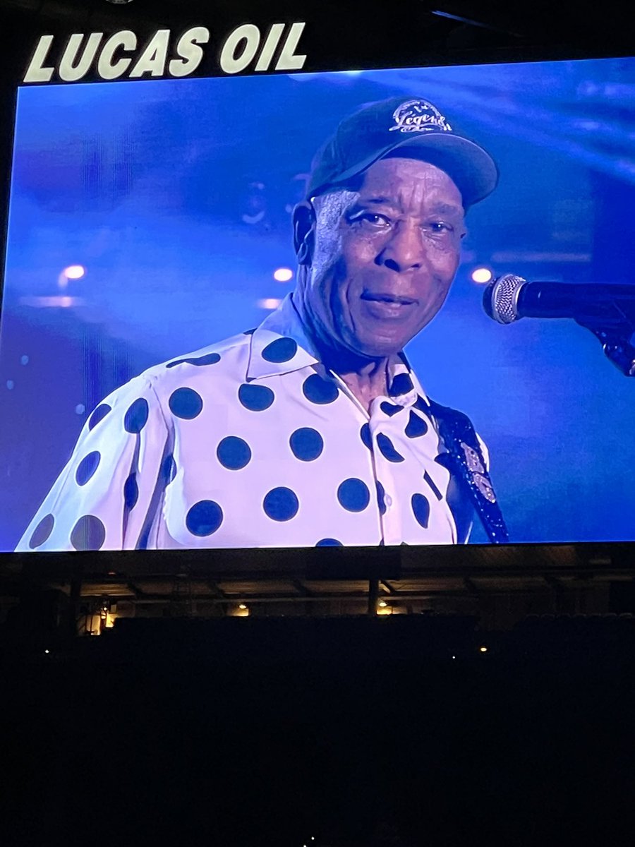 connermrs's tweet photo. @JimIrsay @IrsayCollection what a freaking, phenomenal evening! 🔥 Thank you for a free event with a $10 voucher for food or beverage! This @Colts fan had a blast! Now bring on the Texans! #GoColts #KickoffConcert #BeatTheTexans #ILoveMyColts 💙🏈 https://t.co/iDZlX9orIk