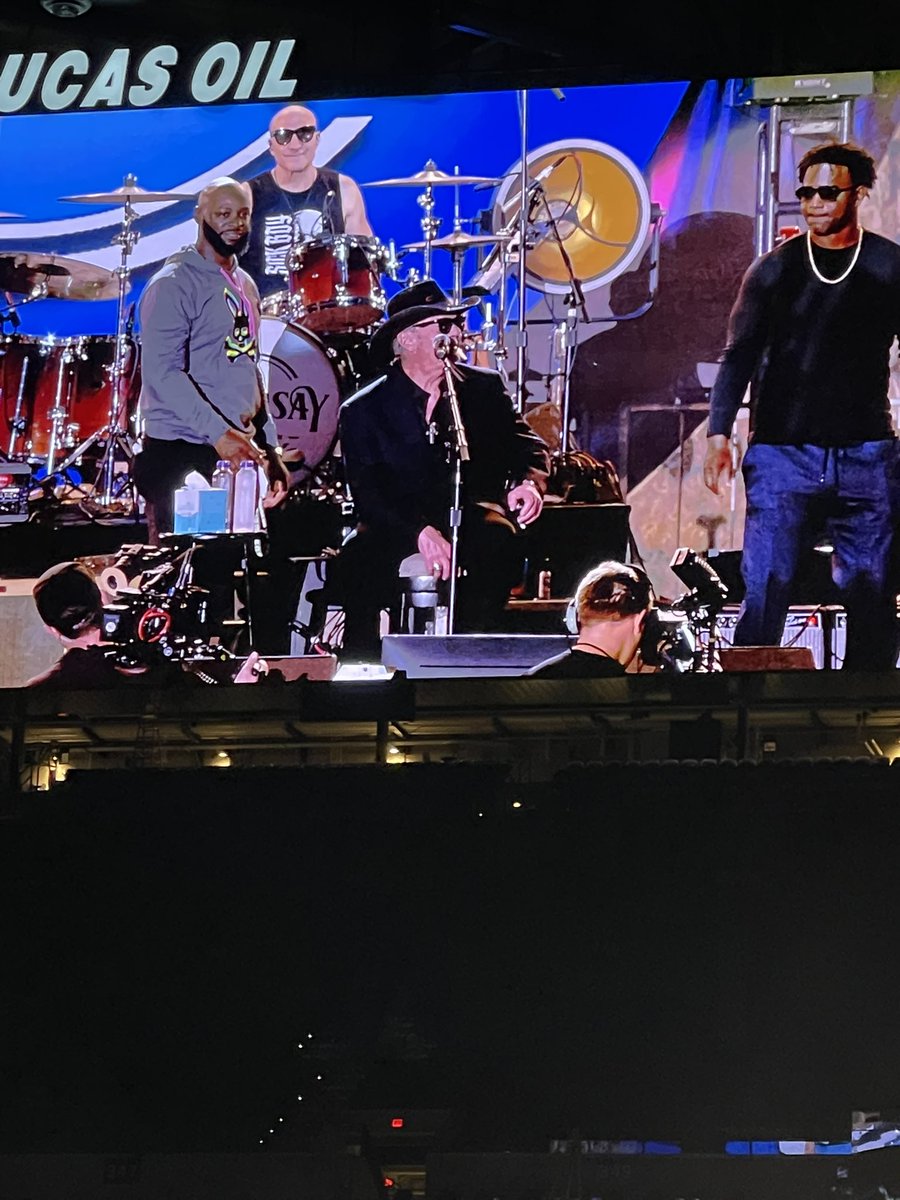 connermrs's tweet photo. @JimIrsay @IrsayCollection what a freaking, phenomenal evening! 🔥 Thank you for a free event with a $10 voucher for food or beverage! This @Colts fan had a blast! Now bring on the Texans! #GoColts #KickoffConcert #BeatTheTexans #ILoveMyColts 💙🏈 https://t.co/iDZlX9orIk