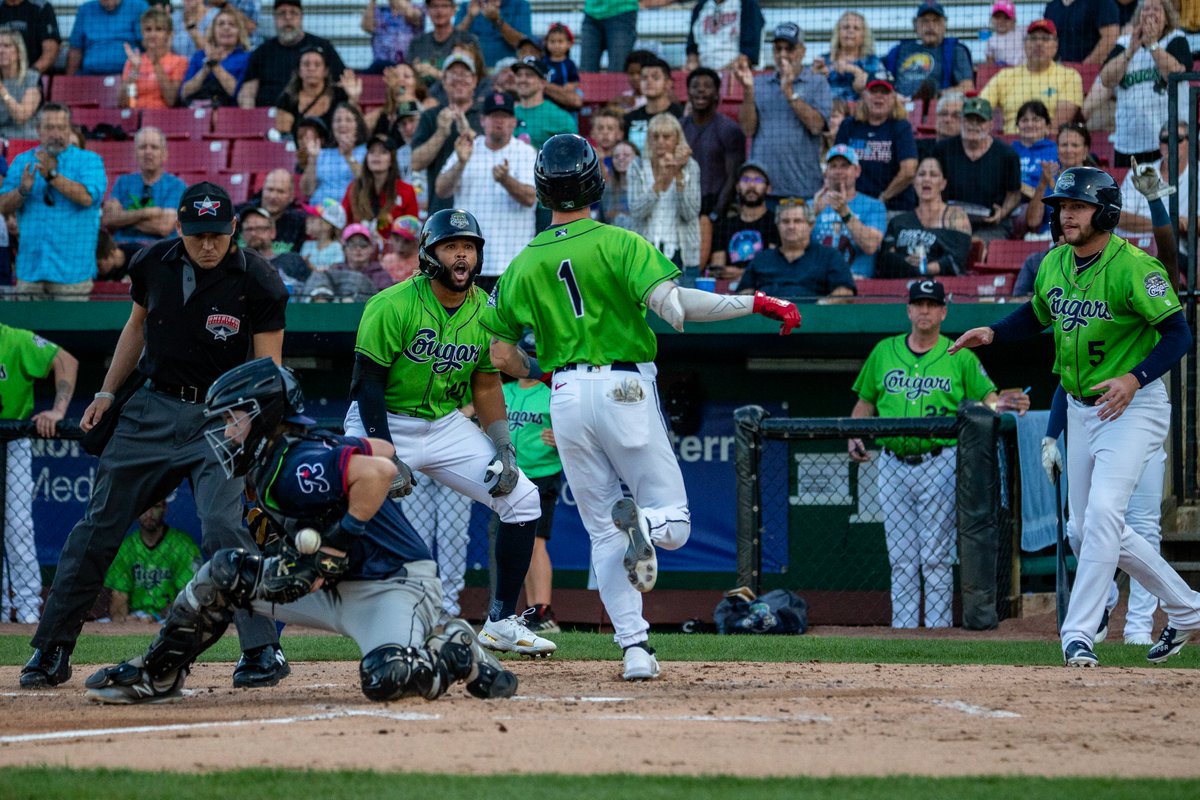 KCCougars's tweet photo. AH AH AH AH STAYIN ALIVE STAYIN ALIVE #Cougstember https://t.co/HAyZwF6nyu
