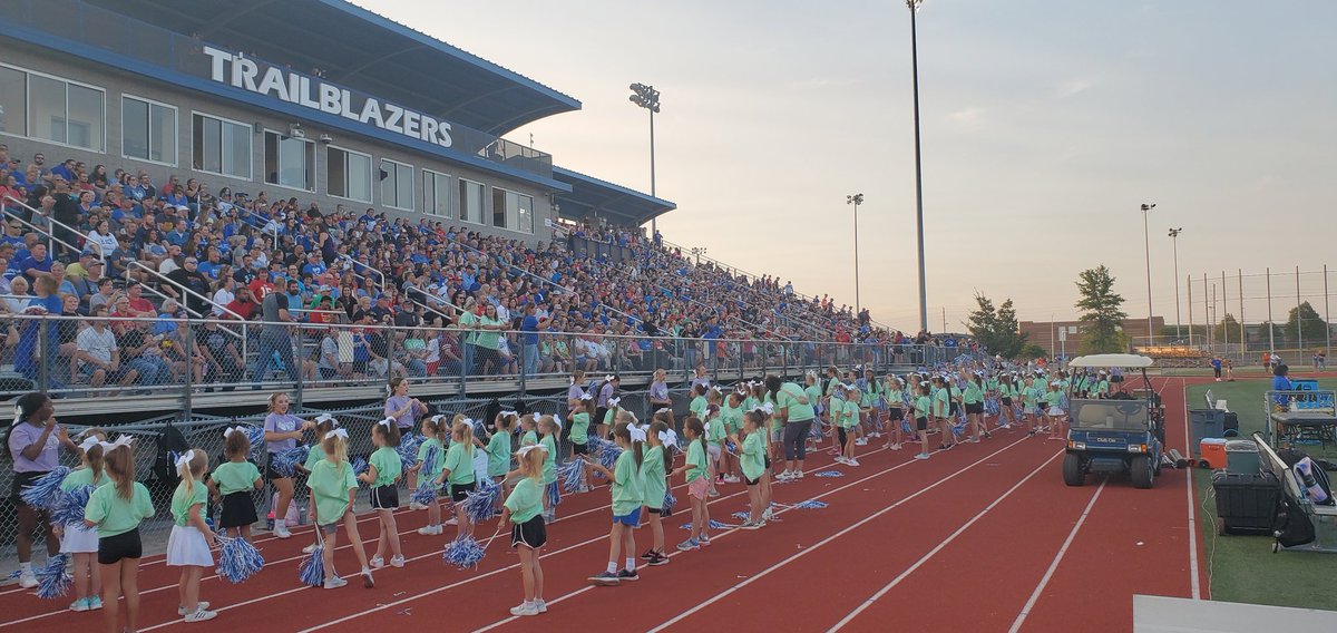 gehsblazercheer's tweet photo. This week was BUSY! We started powder puff practices, Little Blazer clinic Wednesday, Spirit spreader on Thursday, and Little Blazer game tonight! So proud of the work our girls put in and who they are becoming! Proud to be their coach! Rest up this weekend girls! #pullthewagon https://t.co/O9PYoRFwJB