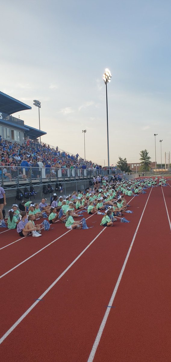 gehsblazercheer's tweet photo. This week was BUSY! We started powder puff practices, Little Blazer clinic Wednesday, Spirit spreader on Thursday, and Little Blazer game tonight! So proud of the work our girls put in and who they are becoming! Proud to be their coach! Rest up this weekend girls! #pullthewagon https://t.co/O9PYoRFwJB