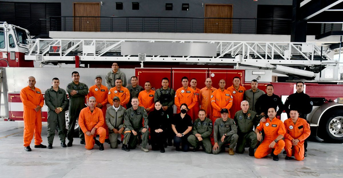 IPanzas's tweet photo. Un equipo de trabajo siempre tendrá mejores resultados sumando habilidades 😎 
Gracias a todo el equipo de operaciones aéreas de Jalisco que suman esfuerzos y día a día se preparan en favor de la sociedad Jalisciense. https://t.co/LHMJeg9K98