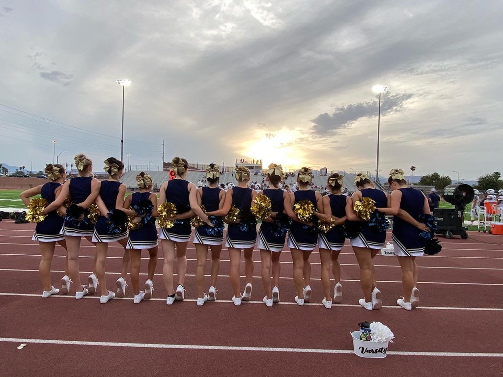 boulder_hs's tweet photo. We are all about the Friday nights and field lights!  #bchs41 #bchscheer https://t.co/Ldcnd68Dsg