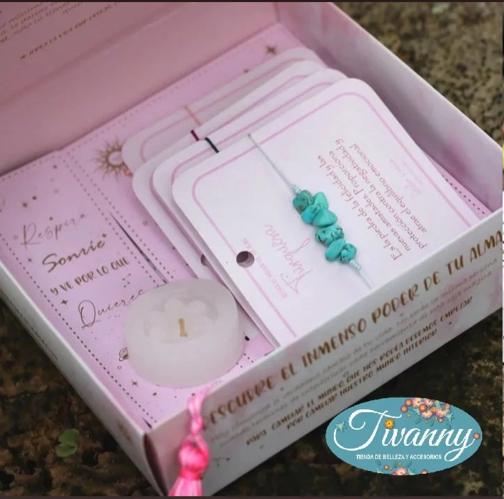 TivannyDe's tweet photo. ✨EL VIAJE HACÍA TU INTERIOR YA EMPEZÓ 
💲80.000 Envío GRATIS 
Esta cajita de inspiración contiene:
🌷4 Pulseras de piedra natural
🌷7 Cartas de Afirmaciones
🌷4 Cartas de juegos de meditación
🌷1 Regalo SORPRESA 🎁
🌷1 Velita
🌷Meditaciones y guías especiales para elevar tu alma https://t.co/NO08bHg4Vh