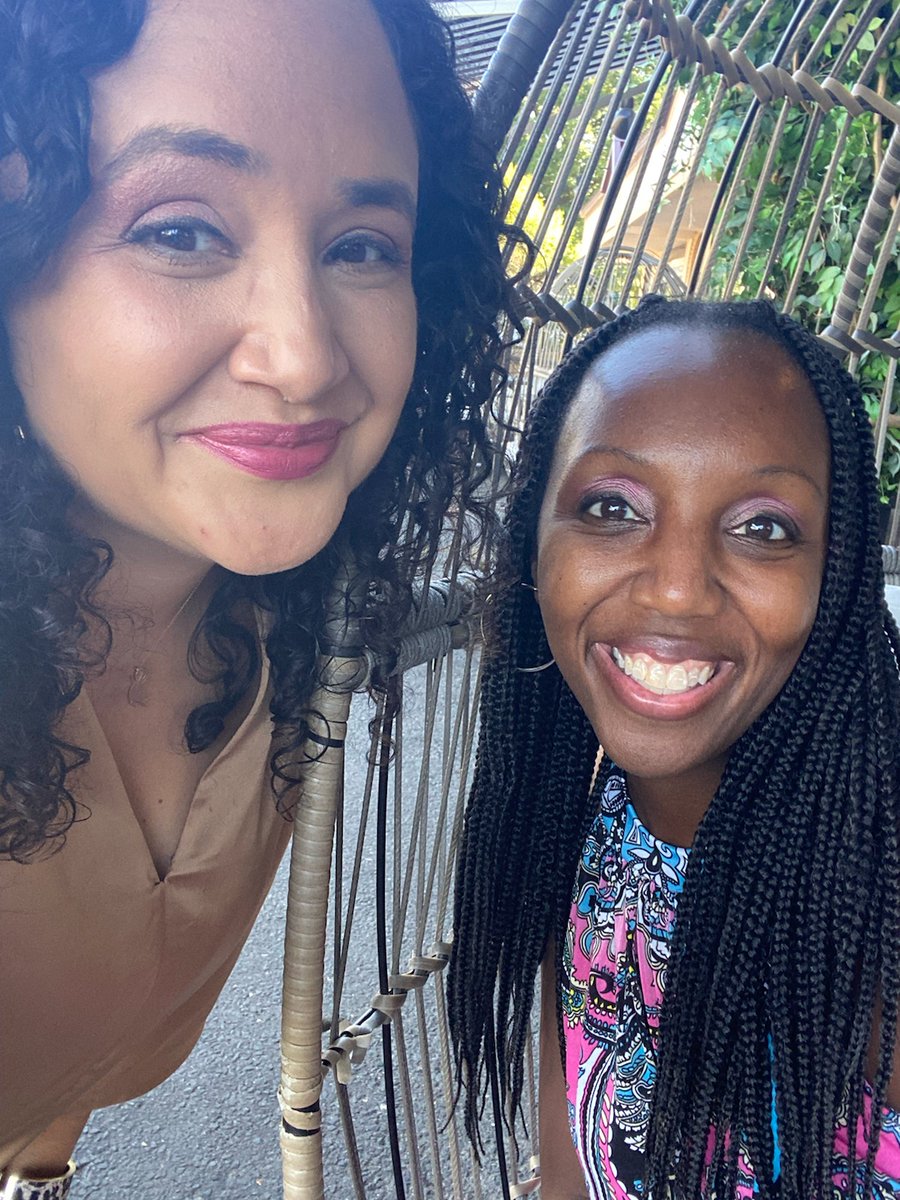 Sooo cool...my mom got 2 spend time &amp; have fun w/my auntie <a href="/Nelba_MG/">Nelba Márquez-Greene, LMFT 💜</a> &amp; meet Ms. <a href="/AnikaNoniRose/">Anika Noni Rose</a> ! 😳we love u so much Ms. Rose &amp; thank you 4 all that you do 4 the community! I can't wait to meet u &amp; make #art kits 4 ur foundation! Love, Chelsea!
#Queen Tiana! #chelseascharity❤️🎨