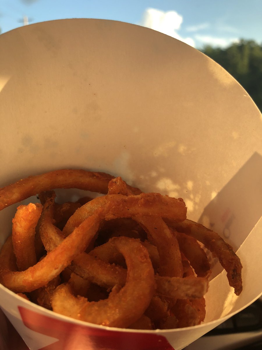 JHoye's tweet photo. @Arbys Apparently, this is a medium fry at Arby’s now. :( #arbys https://t.co/3ctgIul1cN