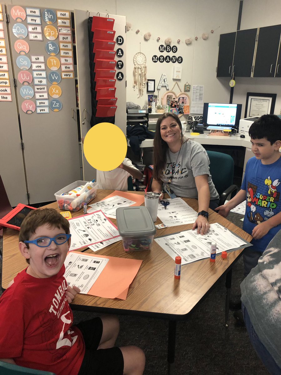 Garrett_TES's tweet photo. Celebrating Hispanic Heritage month making cheesy empanadas! #TotallyTomball #CelebratingDifferencesInTISD @AliciaMeans4 @TISDTES @TomballISD, @TStudentSupport, @nannewt, @kwake32 https://t.co/4sW4m7KTF8