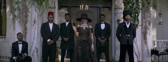 booksbysavannah's tweet photo. Seraphine Barreau is a powerful witch who fled Crescent City a hundred years ago. But when she's dragged back to rule her people, a looming evil endangers them all. And if she can't stop it, every witch in the city will die. Including her. #sff #prepitblk #prepitblk #adultsff https://t.co/4cDe6P4hoQ