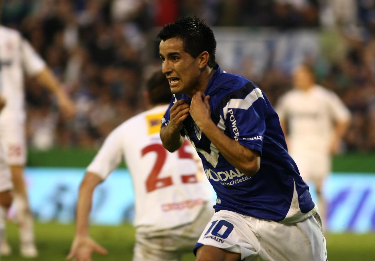 VELEZYSUMUNDO's tweet photo. 🚨 ÚLTIMO MOMENTO 🚨

💣👉 #Vélez INICIÓ NEGOCIACIONES para lograr la VUELTA de Maxi MORALEZ. Desde el club ya se comunicaron el futbolista.

🔥🔙 Inició el Operativo Retorno. 

🔴 DETALLES en YOUTUBE: https://t.co/ep5Z1C98xe https://t.co/oIlHB848yd