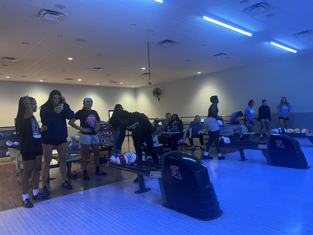 LATechWBB's tweet photo. Ropes Course ✅
Bowling ✅
Being a Great Teammate ✅
Thank you Betsy for another great year of challenging us to step our game up! https://t.co/mCgRIIa9P1