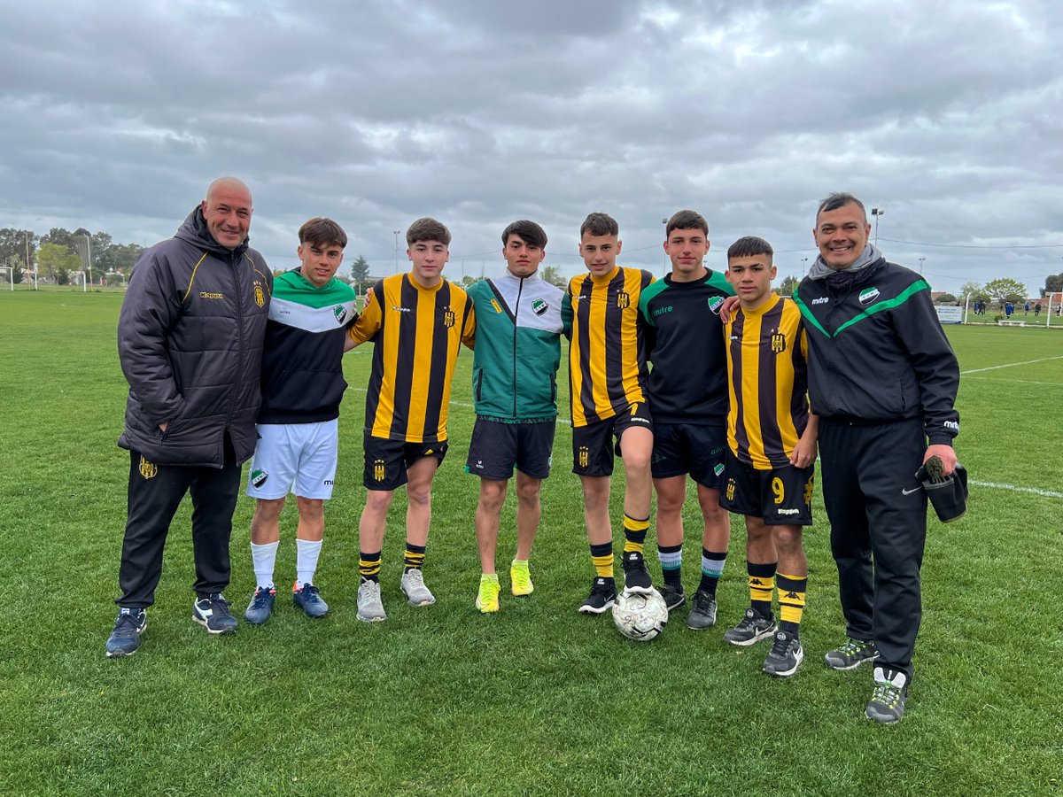 Olimpo_Oficial's tweet photo. #FutbolFormativo ⚽️ 

🤗 Los clubes son espacios de contención para nuestros pibes. El crecimiento de ellos, por medio de la competencia deportiva, es siempre en el marco del respeto mutuo. https://t.co/1vNCVS3lhP