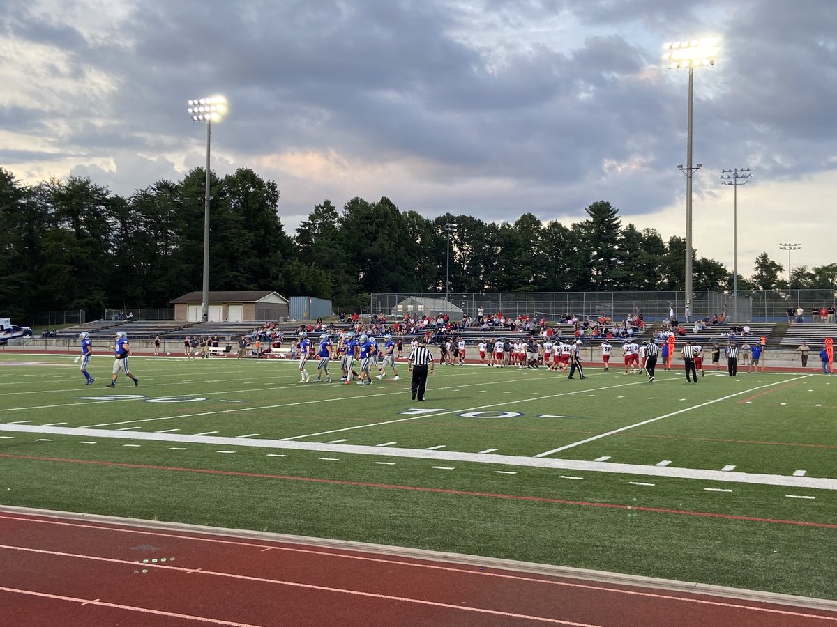 brian_t_oliver's tweet photo. Beautiful night for HS football! #GoTitans! https://t.co/HBWkxpTMfi