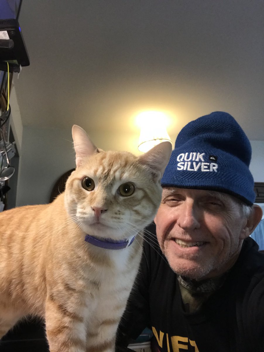 BruceMCampbell2's tweet image. Me and my Pal Rudy hanging out. My pet Lion💕