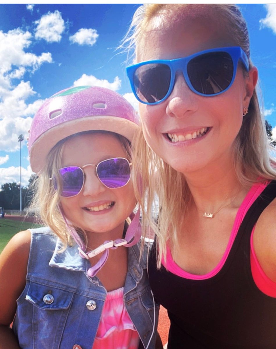 alextporterfdn's tweet photo. #runforliza #finishelizasrun done this afternoon in pink and purple. Every girl and woman deserves to come home safely from running. https://t.co/Te9AUyBVYP