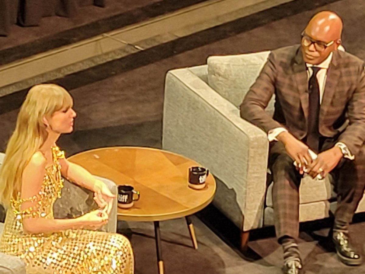 TheSwiftSociety's tweet image. 💬| @TaylorSwift13 on how she wanted each project to feel its own era. 

"When I create an album i would conceptualize what it looks like the tour the visuals"