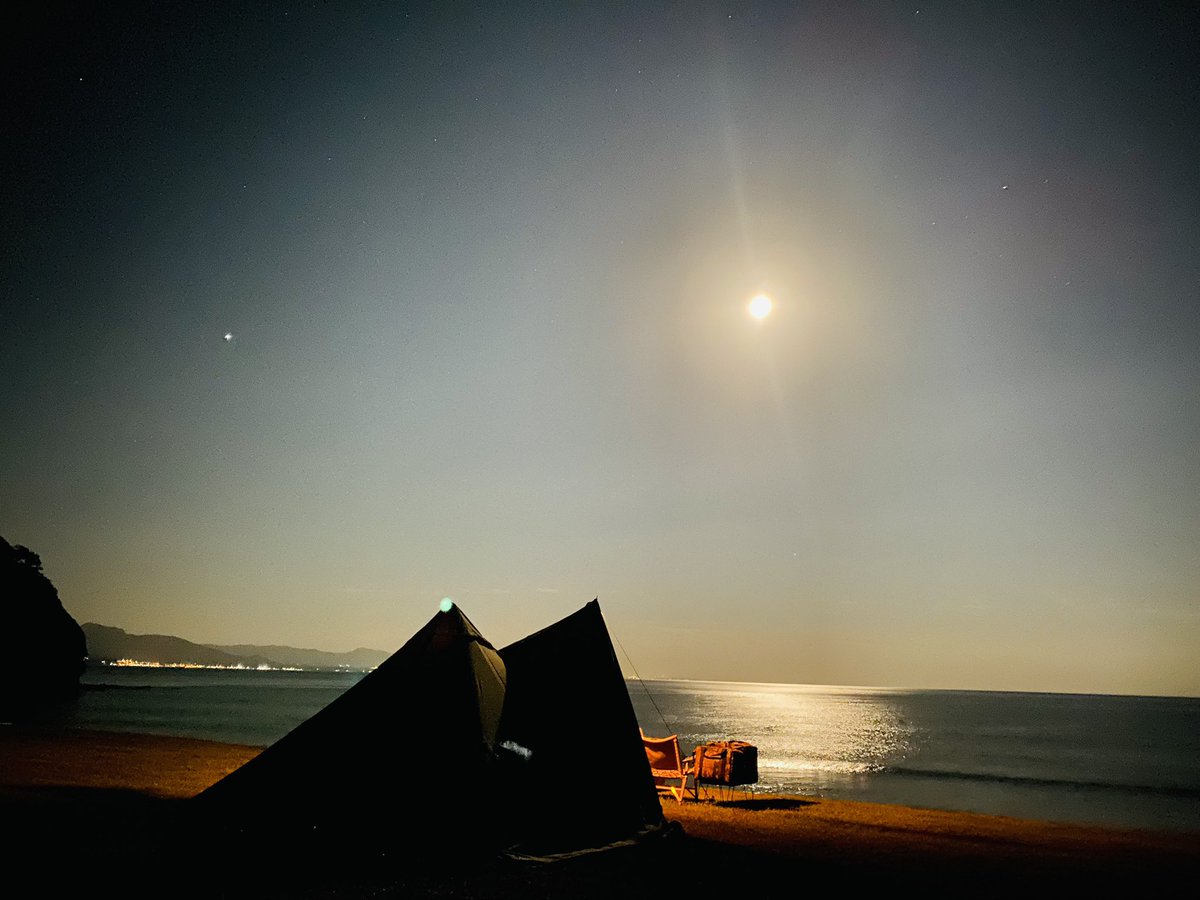 No88102's tweet photo. 地平線まで続くムーンロード✨ https://t.co/somIFH4wjk