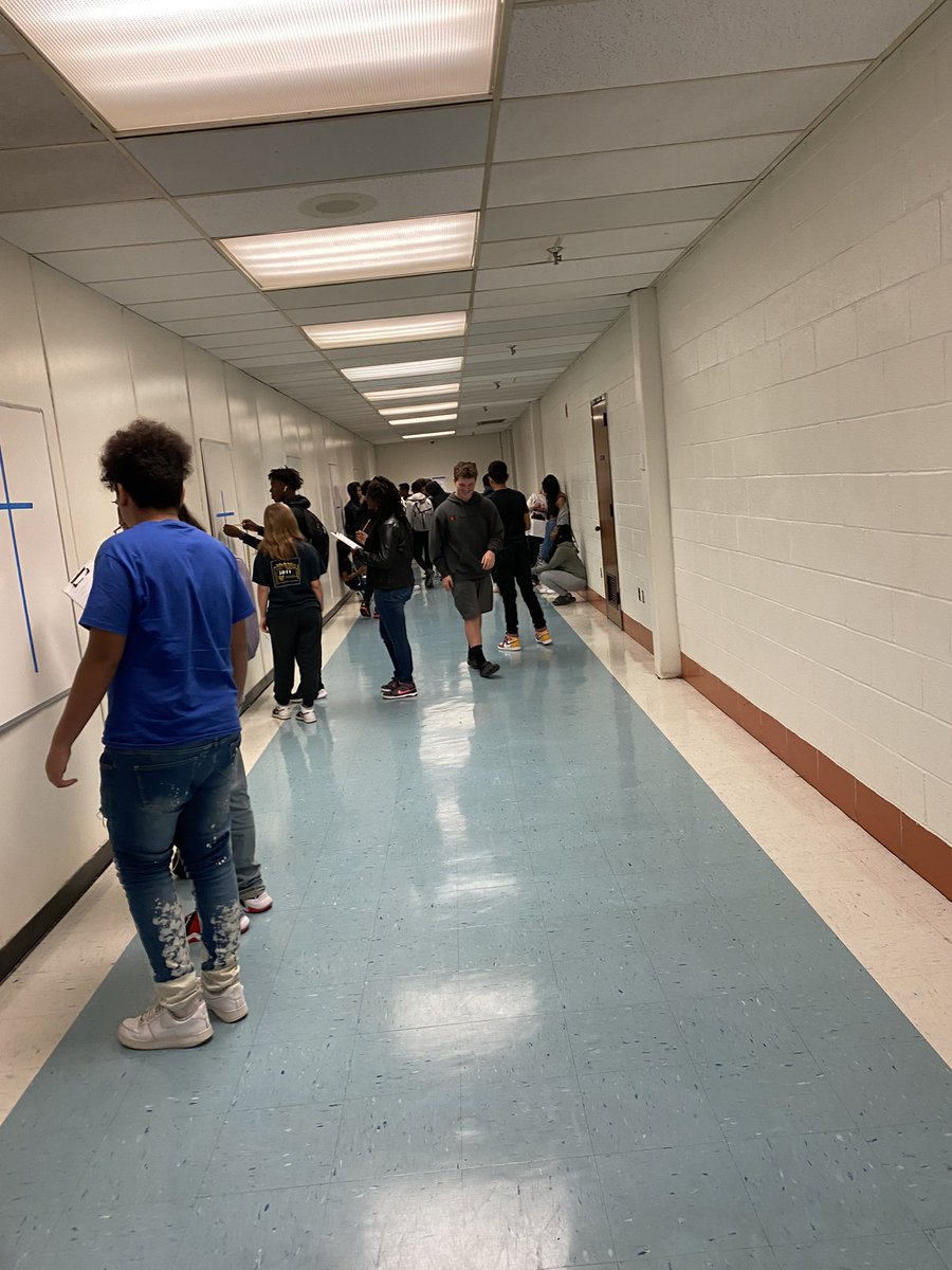 Geometry students in <a href="/MrsKirvan/">Rebecca Kirvan</a>’s class making discoveries about perpendicular bisectors <a href="/OMHS_IB/">Old Mill High School IB</a> <a href="/AvidOldmill/">OldmillAVID</a> #iloveteachingmath