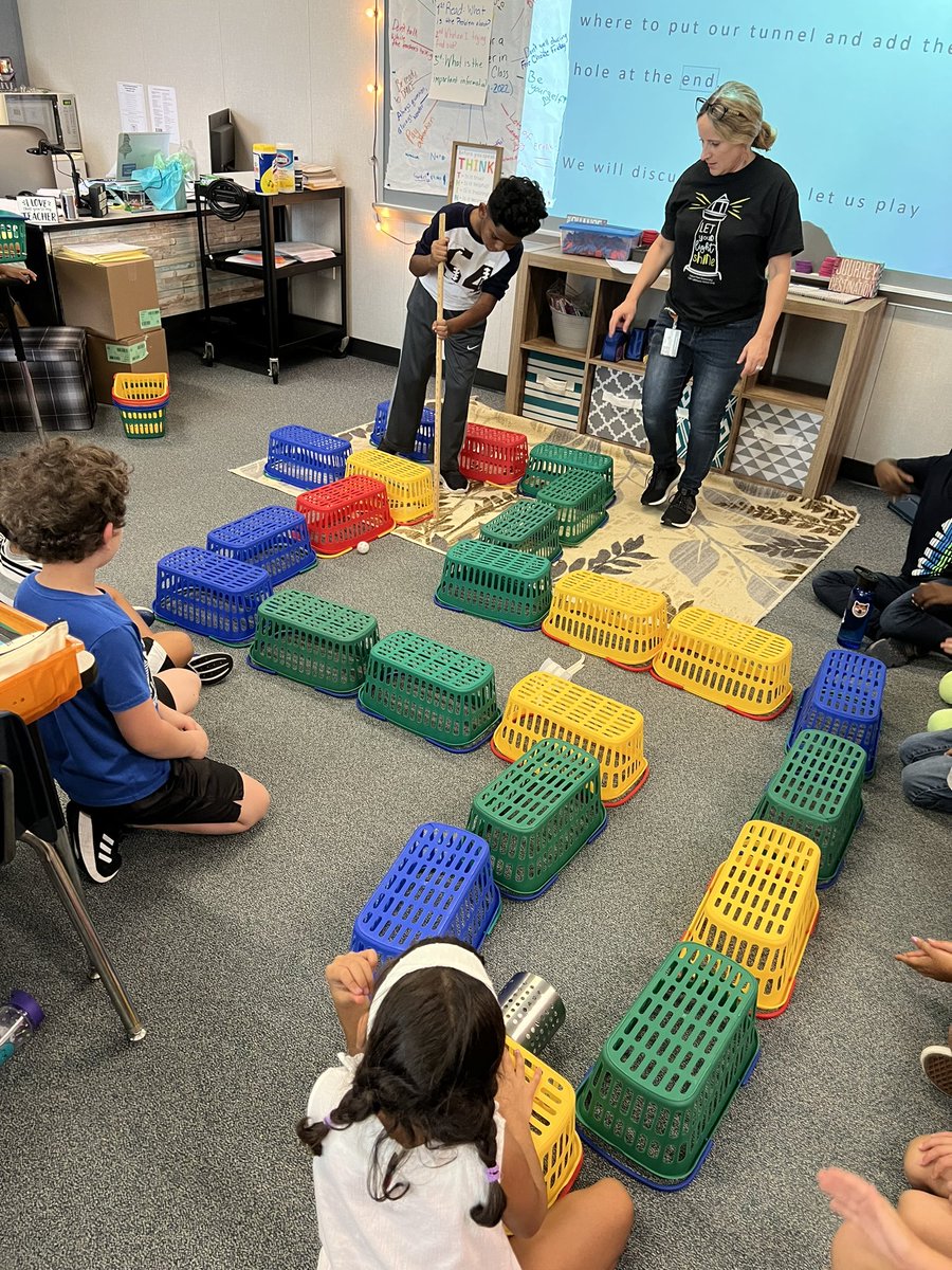 3rdFpe's tweet photo. Mrs. Casas’ class learning about balanced and unbalanced forces through creating a mini-golf course! https://t.co/Xg1NpRme27