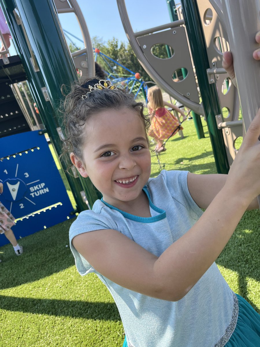 jonaleesearcey's tweet photo. These @BRES_Bears are loving our new playground! #backtothecliff #youbelonghere https://t.co/DBF6hy5k5t