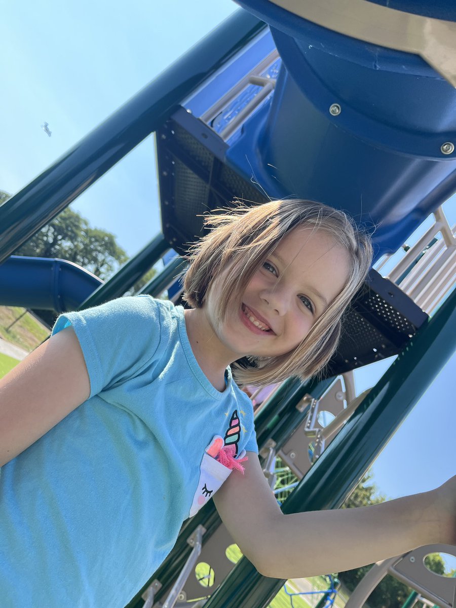 jonaleesearcey's tweet photo. These @BRES_Bears are loving our new playground! #backtothecliff #youbelonghere https://t.co/DBF6hy5k5t