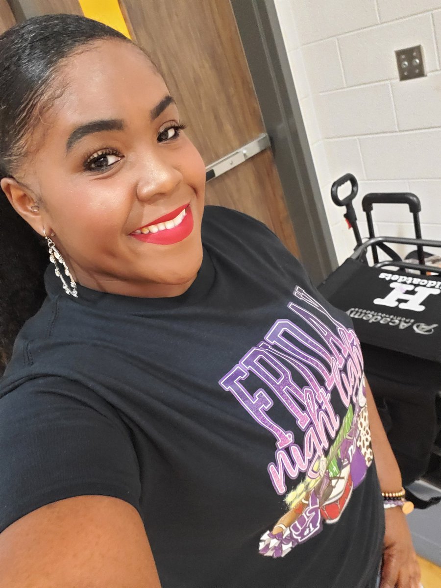 CoachCollins8's tweet photo. We're ready for Friday Night lights!🏈🤍💜💃🏾#humblenation #hhsnextlevel #Wildcatdets #Directors #CoachCollins #CoachDixon #madeformore🤎 https://t.co/iw0bT7Q2Ik