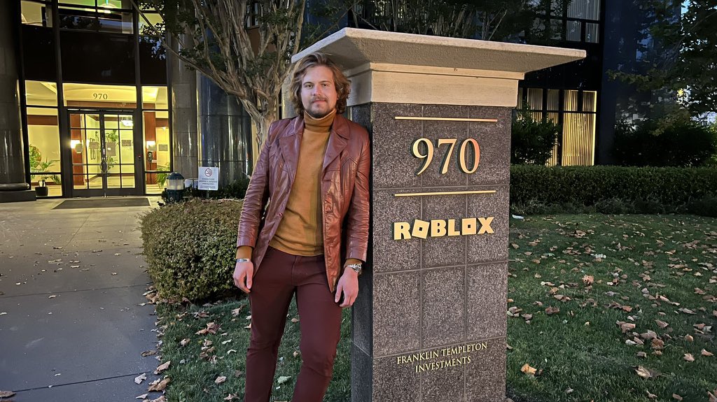 WhoToTrus tweet media