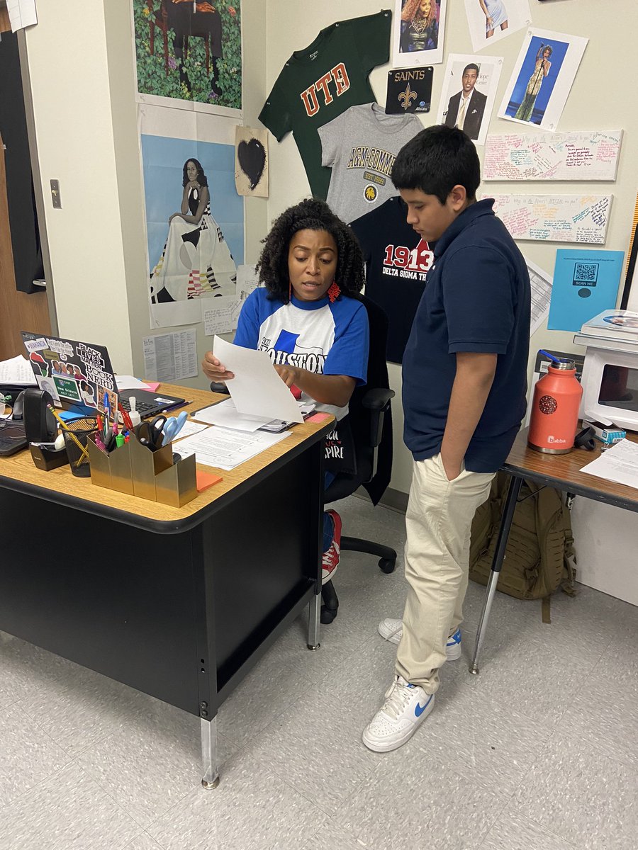 livingwideawak2's tweet photo. @iconoclastedu @SamhoustonMS And…let’s not forget the conferences that were going on during class. 😉 https://t.co/ae2V9KbW9j