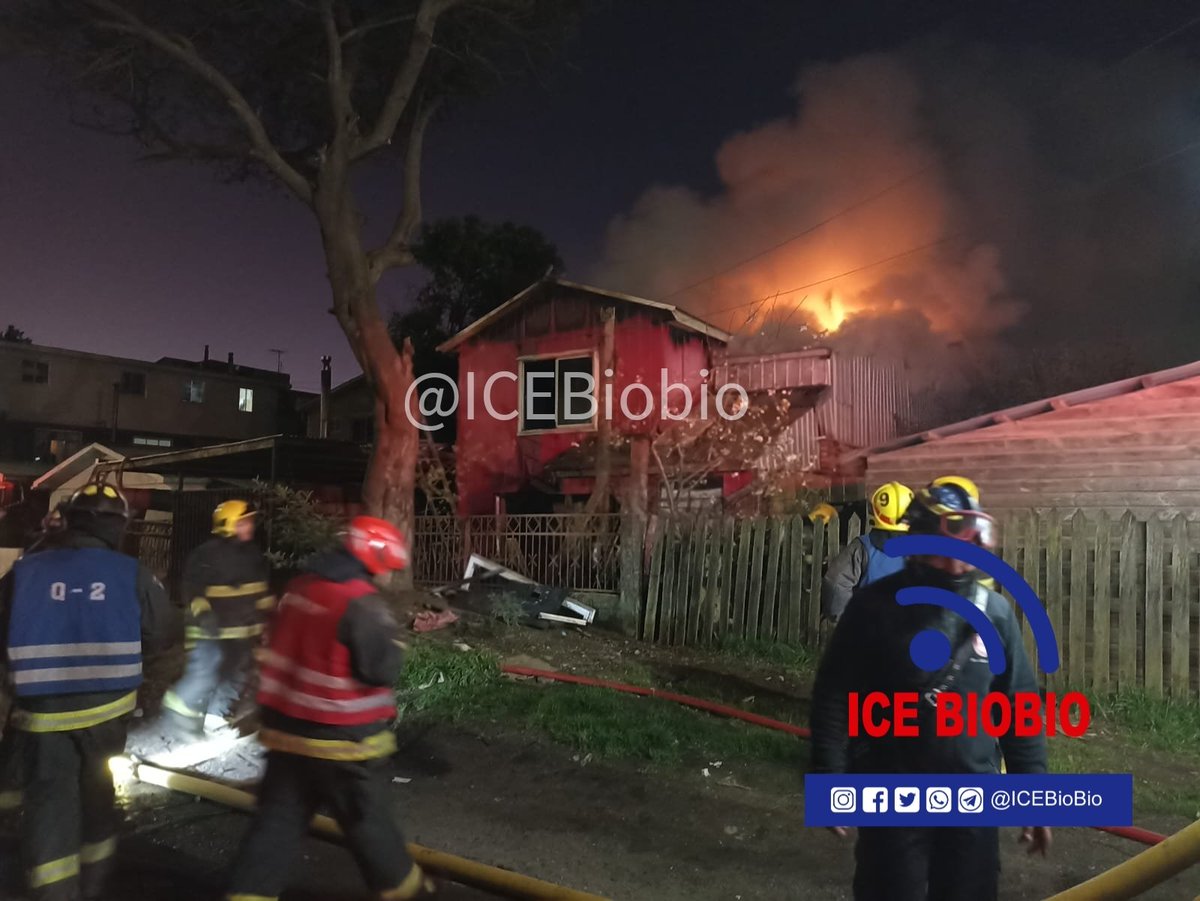 ICEBiobio's tweet photo. #Concepción sector Santa Sabina calle Benjamin Subercaseaux y Carvallo y Goycochea 
Incendio en 2do piso de vivienda con peligro de propagación 
Unidades de emergencia en el lugar https://t.co/noC8VMU6dE