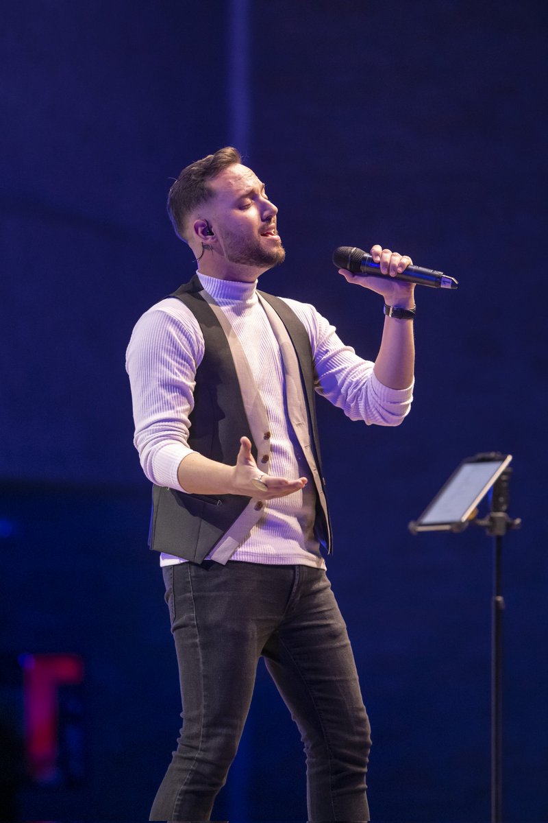 joseantoniomobu's tweet photo. Toda la vida quiero estar así! Cantando historias!!!
#show #concierto #envivo al
#tedxutpl #tedxtalks #tedx #cantautor #compositor #lahuella #joseamusic #loja #ecuador #mexico
Ph. @utpl https://t.co/PgysiFJWgo