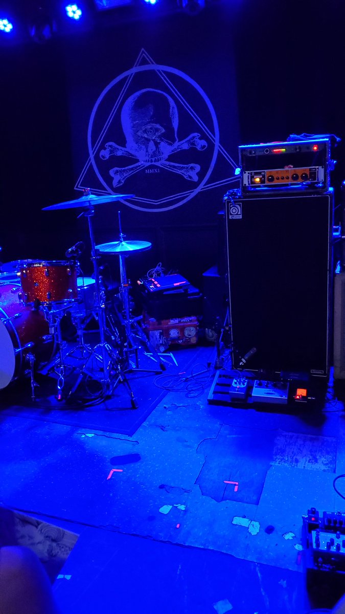 Brendalwulf's tweet photo. Uhm... This flag? Are we going to see #LSDunes?? @AnthonyGreen I'm so excited to see you for the second time this week 😭 #stvitus
#thursday #anthonygreen #boomdone #nobarrier #ilovethis https://t.co/ndVcOddXR4