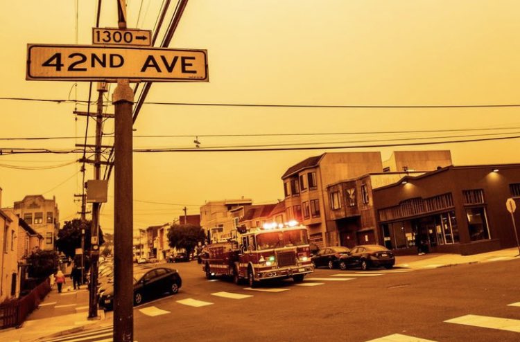 alister_mori's tweet image. Two years ago on this day, I woke up to what looked like an apocalypse happening outside my front door. This is the result of wildfire smoke/ash mixing with the fog in San Francisco. I will never forget this day!