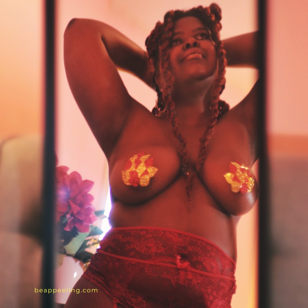 beappeeling's tweet photo. Here's looking at you, GORGEOUS 😍😍😍
Flambeau #pasties by #appeeling ❤️ #goddessvibes #bodybeautiful #burlesquecostume #burlesquelife #performer #boylesque #drag #bodyjewelry #lingerieaddict #ravebabe #poledance #burlesquepasties #polewear #nippletassels @Yitty @savagexfenty https://t.co/gPPkIuGCfq