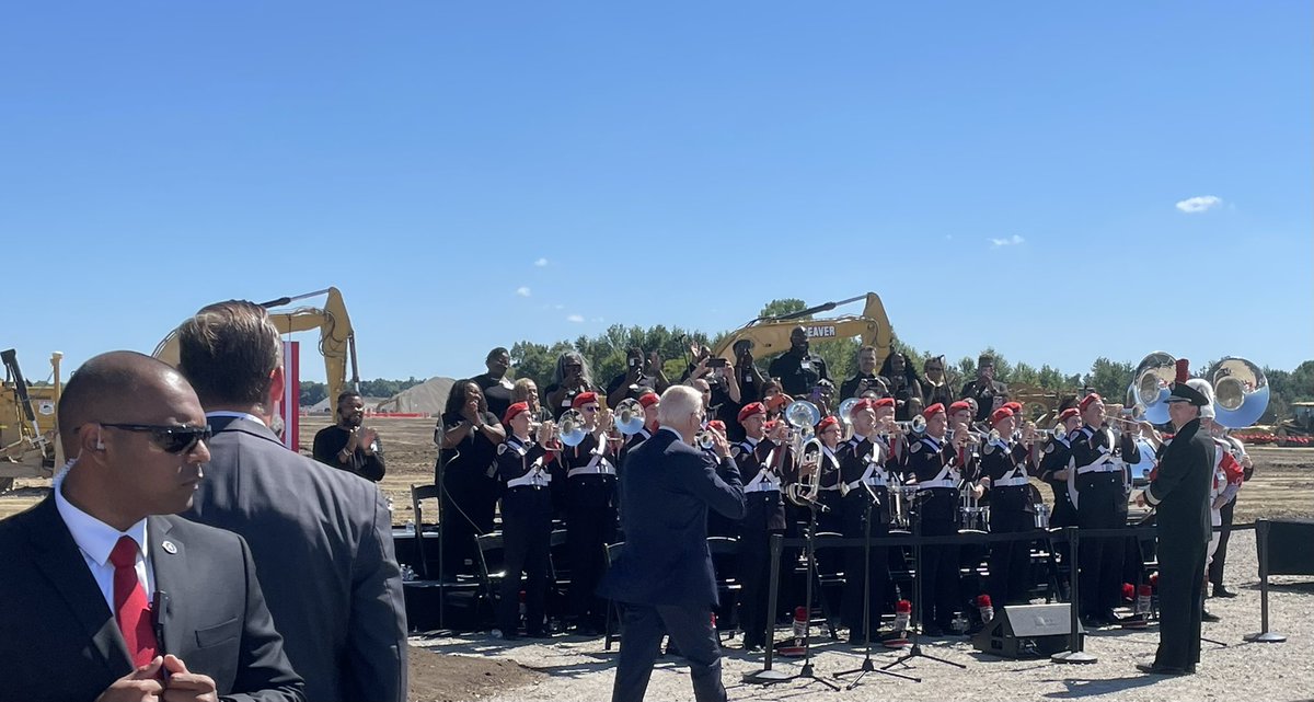 Fine work by @TBDBITL’s pep band at the @intel groundbreaking in #Ohio today! #SiliconHeartland