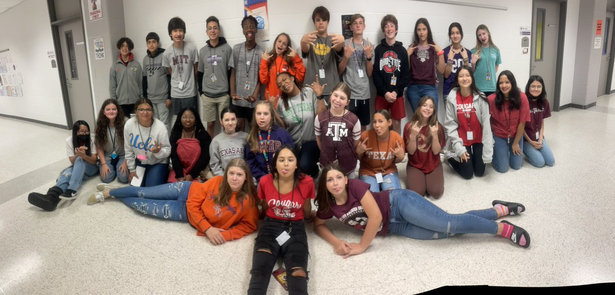mrsbuck06's tweet photo. College Shirts Day!! Love my babies❤️❤️ They are a fun bunch😜 So excited they get to celebrate with a snow cone party!!🎉 #denchallenge #bluecannon #jacksonleftusearly #funfriday #schoolspirit @HumbleISD_TMS https://t.co/fRHCukWYSQ