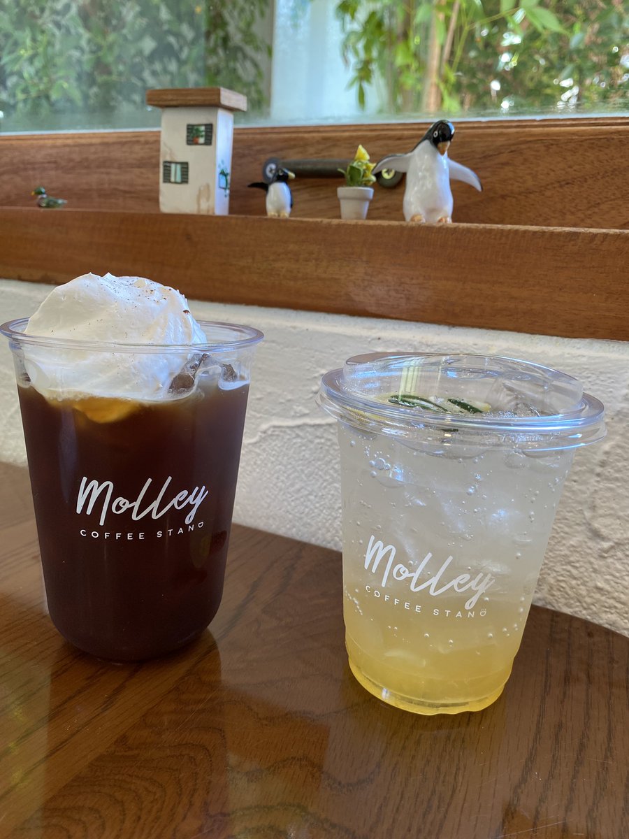 BooWanDerLust's tweet photo. เที่ยวหัวหินรอบนี้ เจอ #คาเฟ่ ฟิลโฮมมี่ น่ารักตะมุตะมิ เน้นโทนสีขาวตัดกับไม้ พื้นที่ไม่ใหญ่มาก แต่น่ารักทุกมุม
☕️ เครื่องดื่มมีทั้ง non coffee และ coffee ขนมก็แล้วแต่วัน ทีเด็ดคือ croffle อร่อยมาก
🏠 𝗠𝗼𝗹𝗹𝗲𝘆 𝗖𝗼𝗳𝗳𝗲𝗲 𝗦𝘁𝗮𝗻𝗱
📌 หัวหิน 37
#หัวหิน #อร่อยบอกต่อ @aroii https://t.co/V5mJqCkLBz