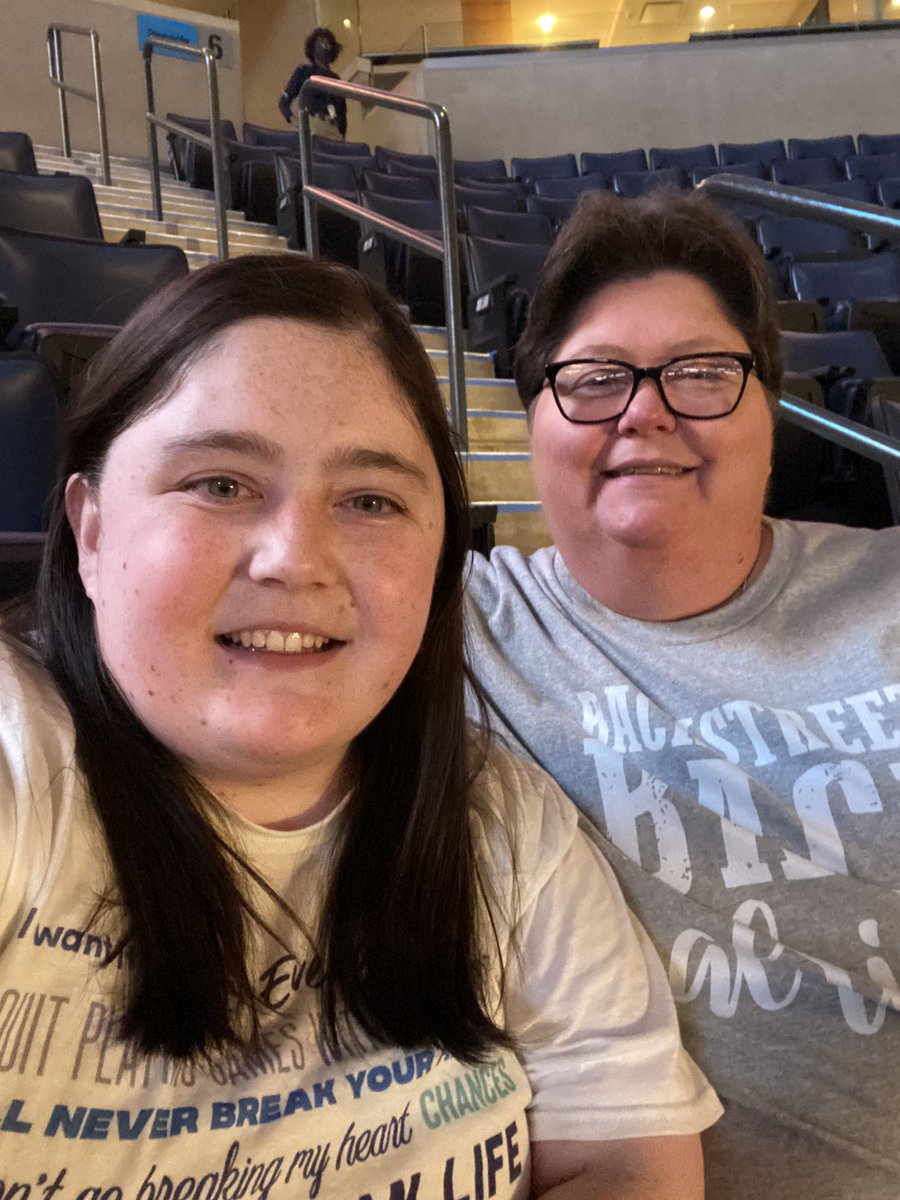 ashleylittle314's tweet photo. Ready for @backstreetboys !! @FedExForum #BSBMEM @aj_mclean @nickcarter @kevinrichardson @howied https://t.co/FgQXItcBtC