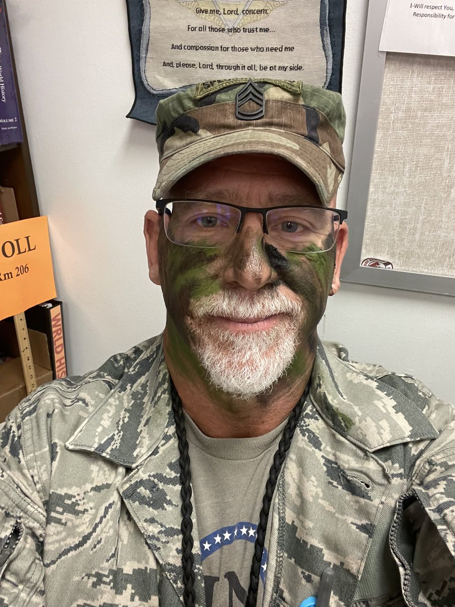 bushido_55's tweet photo. #CamoDay Good luck Varsity football tonight. Carpe Diem, it was so much fun today to be able to reflect on my past and yet be present for the kids in the moment! #TerryRocks https://t.co/42O8n8TQdu