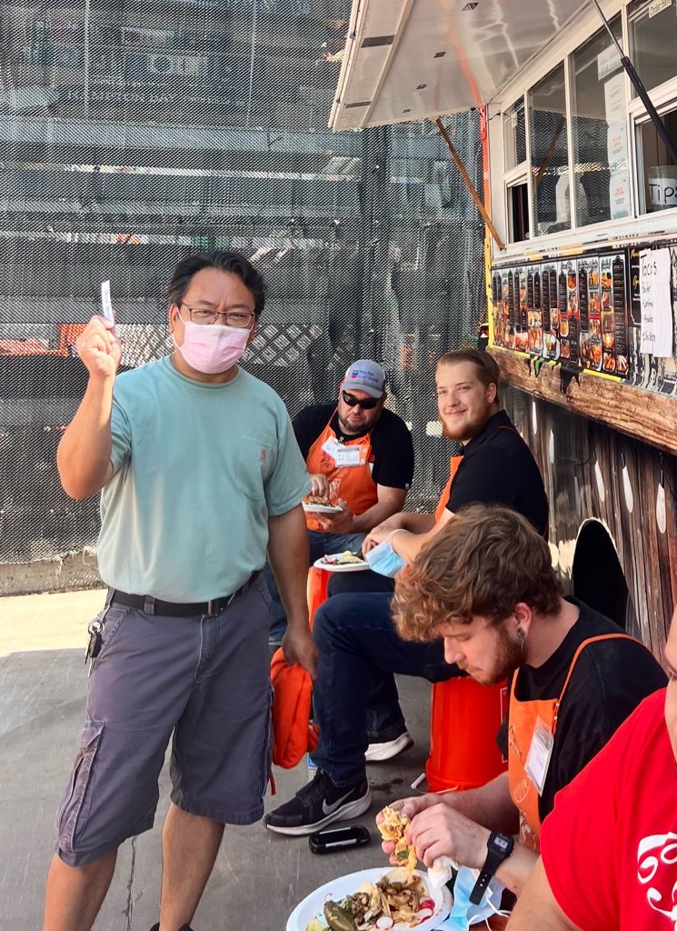 Yaymi16's tweet photo. YEAHHH! Tacos on a Friday 🥳🌮 what a great way to start the weekend! Shoutout to everyone at 6652! 🙂Thankyou for all you do! 😊🙌🏼 Some pics from today 😆 #TheHomeDepot #Tacos #TheValley #Napa #FoodTruck @shanesilvaTHD @SteveKnottPN https://t.co/1hPEkpTtSx