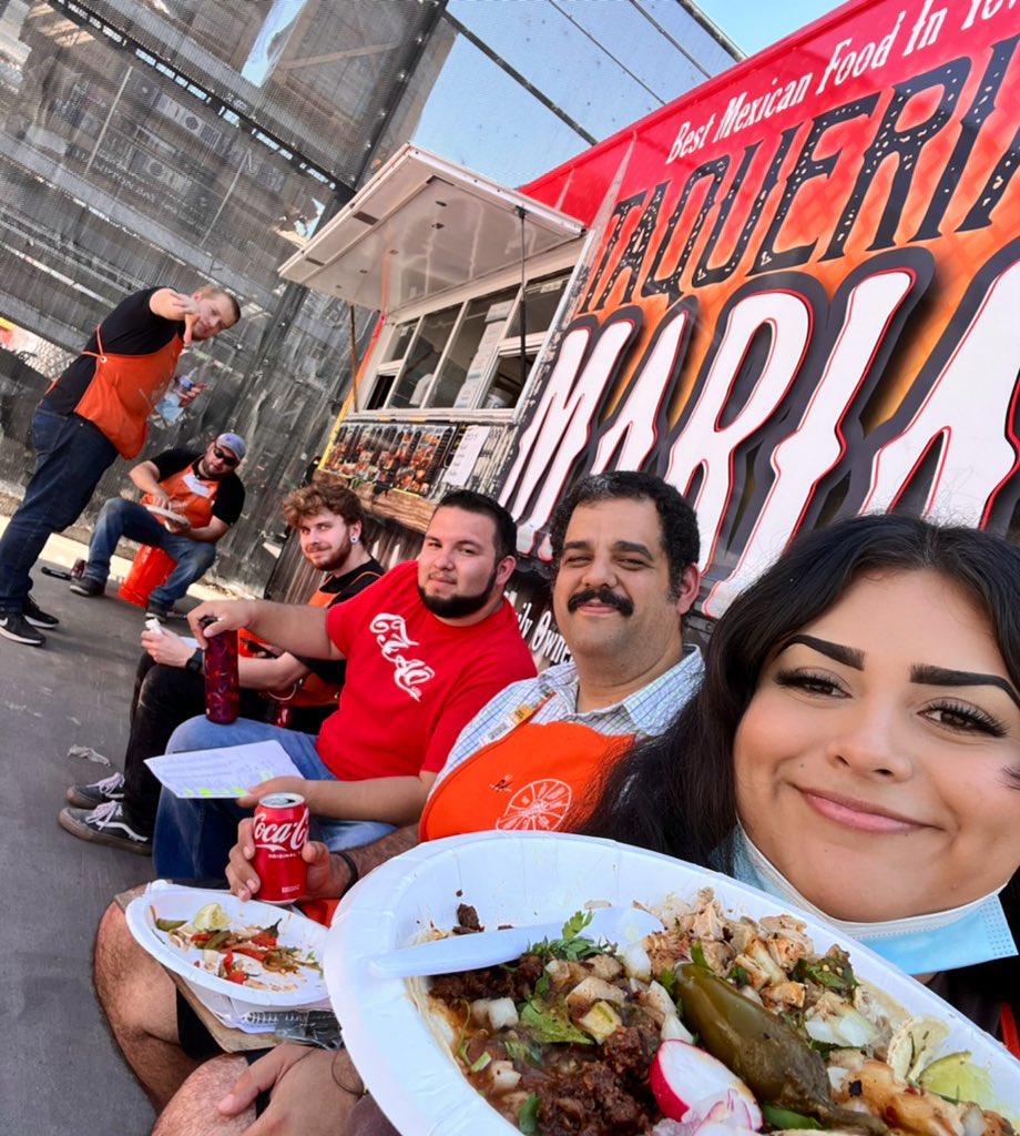 Yaymi16's tweet photo. YEAHHH! Tacos on a Friday 🥳🌮 what a great way to start the weekend! Shoutout to everyone at 6652! 🙂Thankyou for all you do! 😊🙌🏼 Some pics from today 😆 #TheHomeDepot #Tacos #TheValley #Napa #FoodTruck @shanesilvaTHD @SteveKnottPN https://t.co/1hPEkpTtSx