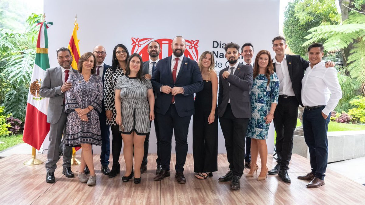 LleirDaban's tweet photo. Y gracias al equipo de la Delegación por siempre estar allí, ustedes son los verdaderos chingones! 

También es un placer hacer equipo con @accio_cat #México

Un abrazo fraternal a los amigos de la Delegación de #Euskadi en México

Y la música de @juditneddermann y #DarioBarroso https://t.co/hA8PV4pQwd