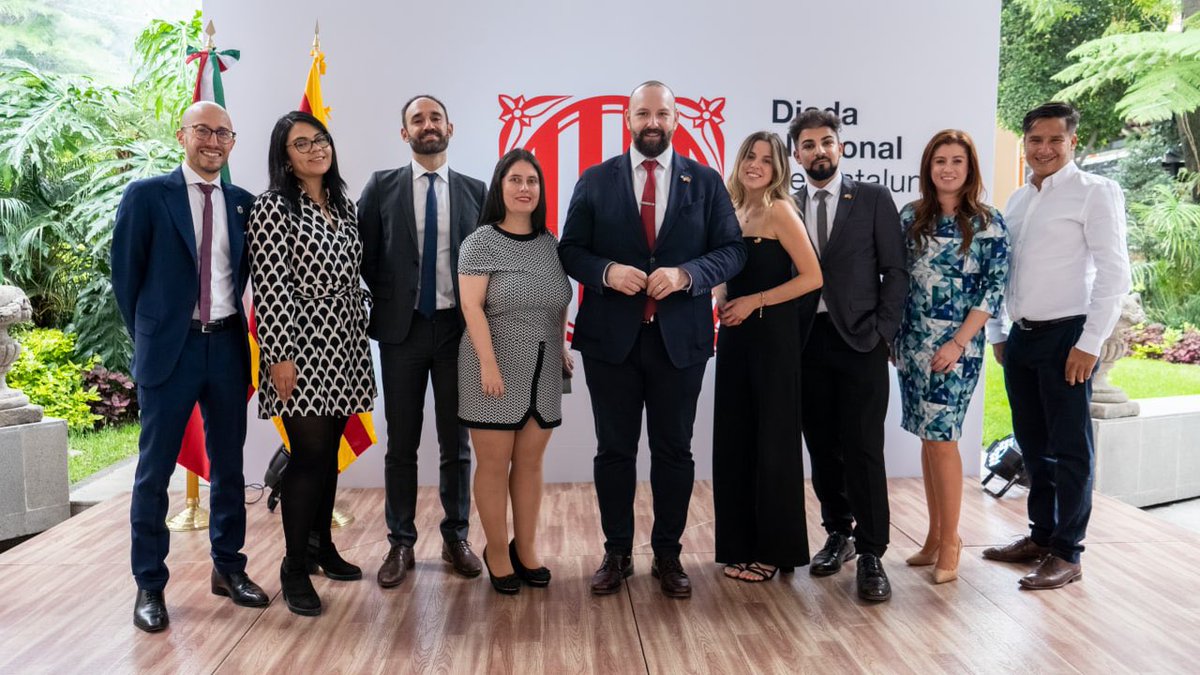 LleirDaban's tweet photo. Y gracias al equipo de la Delegación por siempre estar allí, ustedes son los verdaderos chingones! 

También es un placer hacer equipo con @accio_cat #México

Un abrazo fraternal a los amigos de la Delegación de #Euskadi en México

Y la música de @juditneddermann y #DarioBarroso https://t.co/hA8PV4pQwd