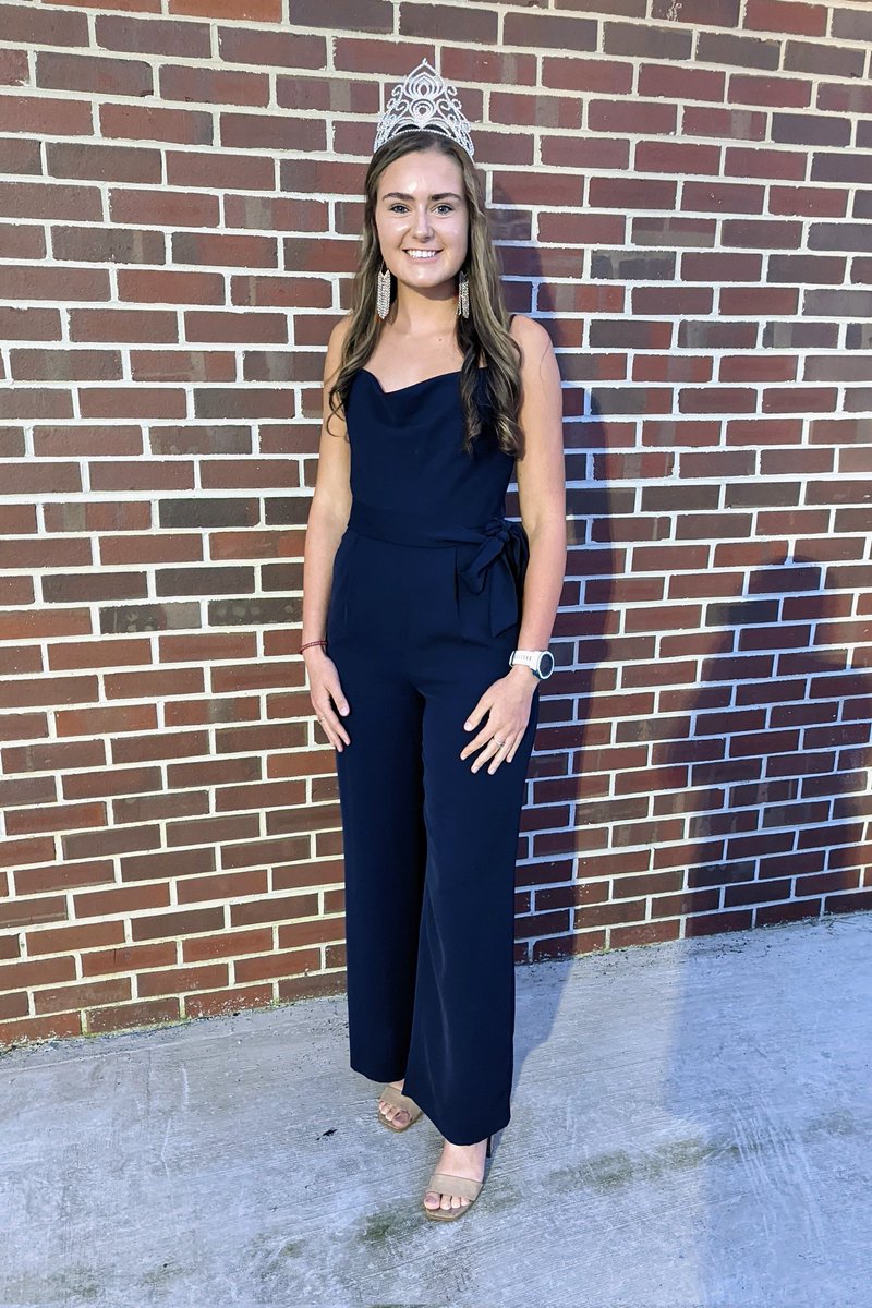 2021 Homecoming Queen 
Autumn Sims
Ready to crown our new queen 👑

#SequatchieHoCo22