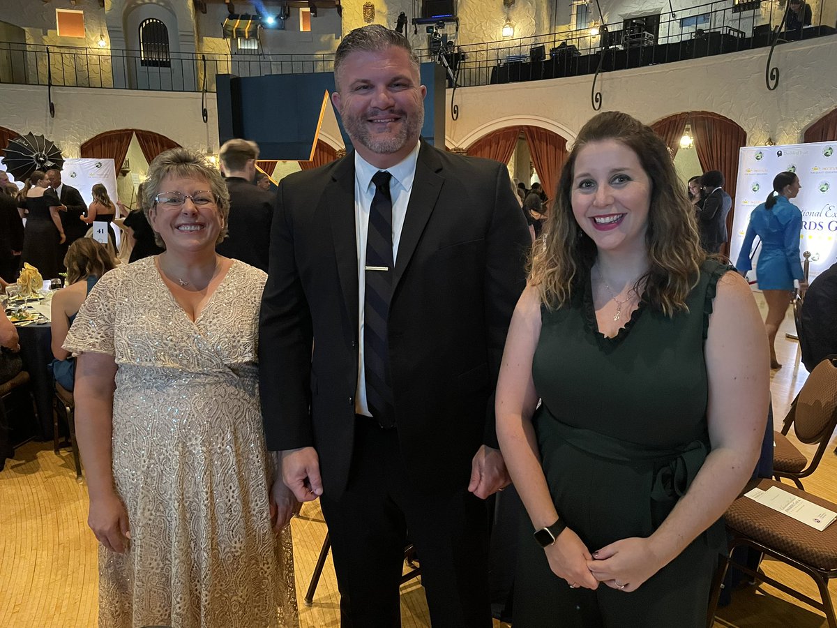 TheKevinMCline's tweet photo. Excited for the Indiana Department of Education Gala, and to join in the applause for @catanhistory, the 2022 @Gilder_Lehrman Indiana #HTOY and @emily_lewellen4, our 2021 winner! #InEdExcellence #HistoryMatters https://t.co/R7Mtrvnua0