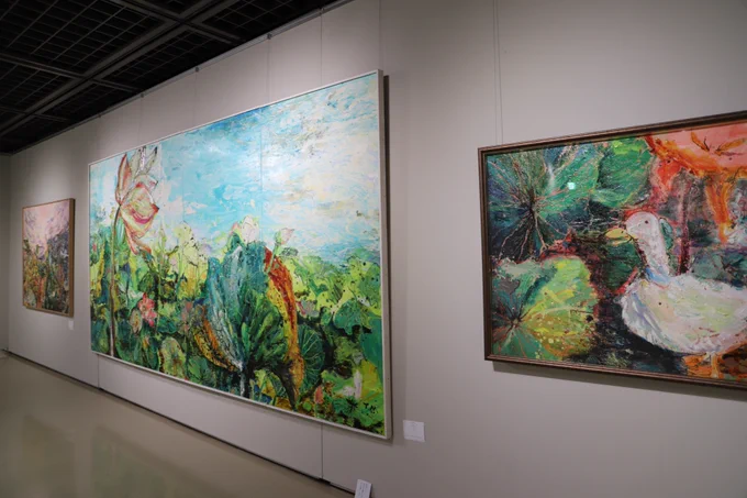 #拡散希望 さて今日は次世代アーティスト企画展「水上卓哉の世界〜イノチトハ〜」最初の週末です!たくさんのお客様お待ちしております。なんと本日14時～Sapgreenライブがあります。絵画の前で繰り広げられる生演奏をお楽しみください!#水上卓哉の世界イノチトハ #水上卓哉の世界#イノチトハ 