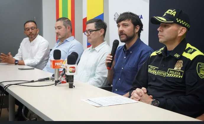 Asosec's tweet photo. #Asosec presente en la Firma de Convenio interinstitucional entre la Superintendencia de Seguridad y Vigilancia privada y la Alcaldía de Barranquilla para el fortalecimiento de la seguridad ciudadana
#SeguridadPrivada #Vigilancia #SuperVigilancia https://t.co/di0oluu0iN