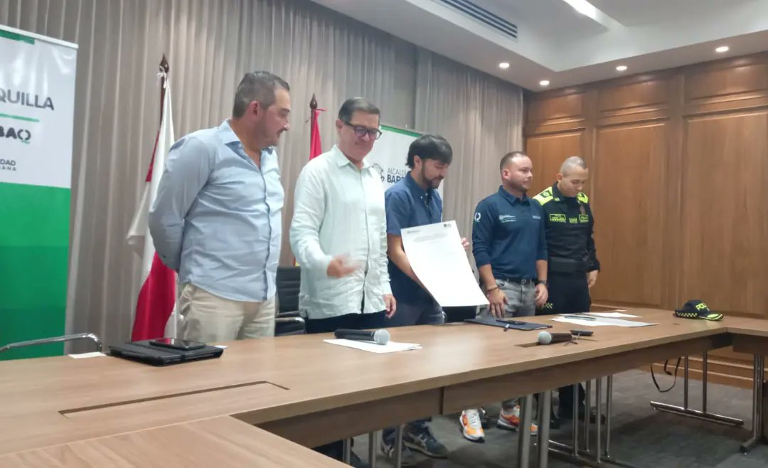 Asosec's tweet photo. #Asosec presente en la Firma de Convenio interinstitucional entre la Superintendencia de Seguridad y Vigilancia privada y la Alcaldía de Barranquilla para el fortalecimiento de la seguridad ciudadana
#SeguridadPrivada #Vigilancia #SuperVigilancia https://t.co/di0oluu0iN