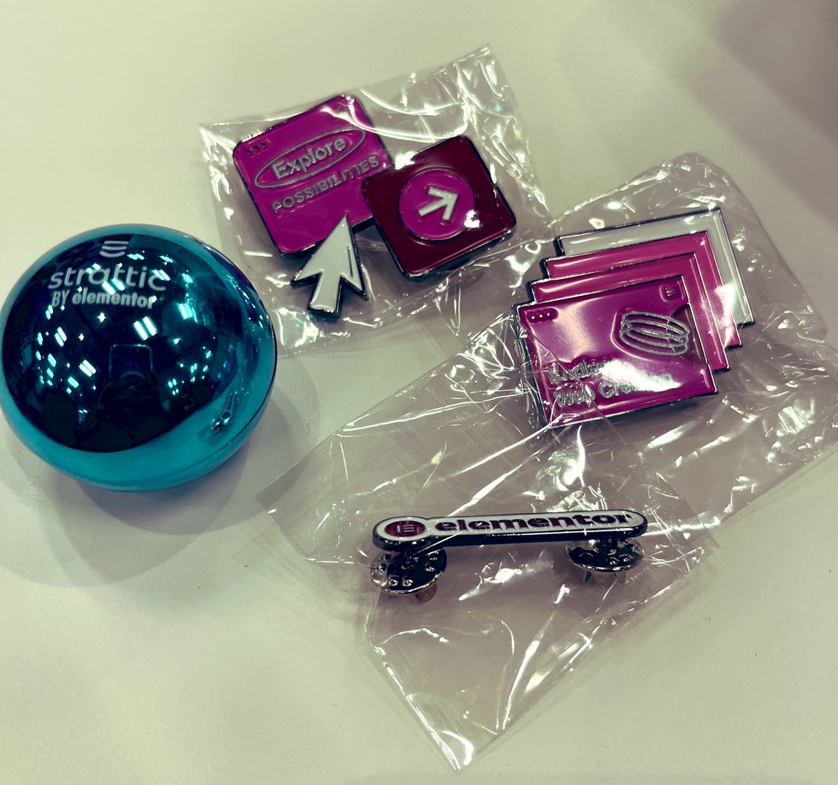 miriamschwab's tweet image. WordCamp US people, please come to the Elementor booth tomorrow and get your @StratticWeb lip balm. It’s shiny, it’s blingy, and it’s useful. Because Strattic is da balm 😊 #WCUS