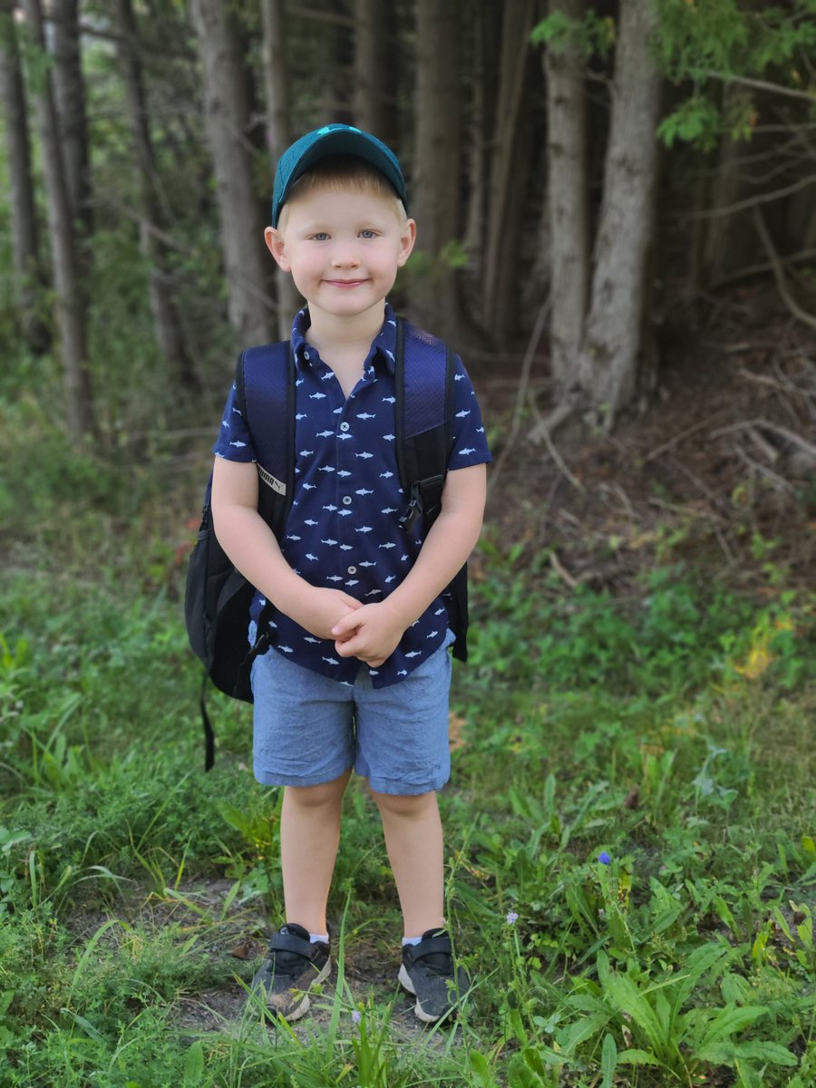 Bennett_Lisa1's tweet photo. Waiting for the 🚍 #kprfirstday https://t.co/raAWk7a6j8
