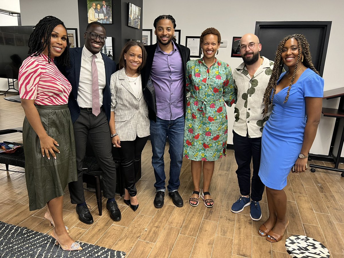 I just had the chance to moderate a panel about decolonizing healthcare with some of the most incredible health care leaders!! Feeling inspired and honored right now 🙏🏾🥹 @uche_blackstock @DrRachelSays @drmeenasingh @nychealthcmo @felixmchinea