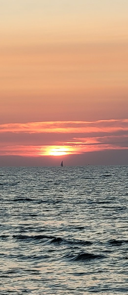 MontiethFaith's tweet photo. Michigan sunsets! https://t.co/gZqYrm8ghl
